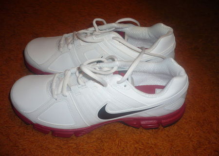 Adidasi Nike