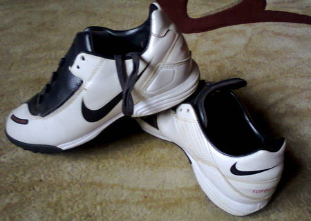 adidasi nike