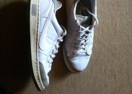 Adidasi Nike