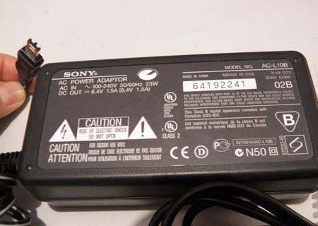 Alimentator/Incarcator Sony 8.4V 1.5A AC-L10B ORIGINAL Transp GRATUIT