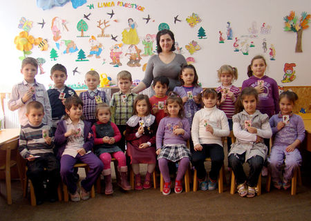 Angajam personal de sexul feminin pentru supravegherea copiilor la un loc de joaca.