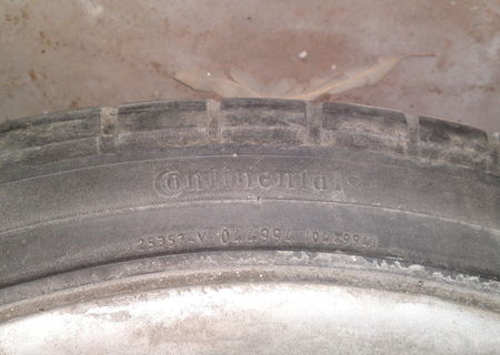 Anvelope (2) Continental vara 235/40 R18 40% uzura