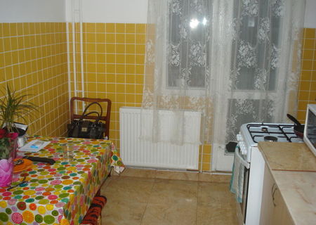 ap. cu 2 camere, dec., finisat, etaj intermediar in marasti