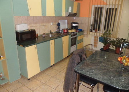 ap. cu 3 camere, dec. etaj interm,in marasti