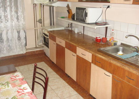 ap. cu 4 camere , finisat modern, etaj intermediar, marasti