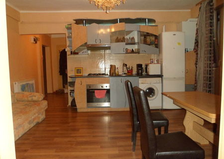 ap. in centru , finisat modern, etaj intermediar ap. in centru , finisat modern, etaj intermediar