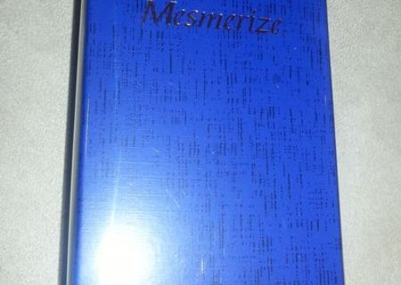 Apa de toaleta Mesmerize Avon