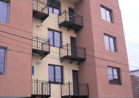 Aparatment 5 camere de vanzare