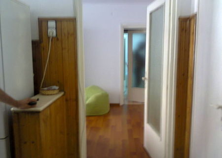 apart.3 cam.mob.modern in centru