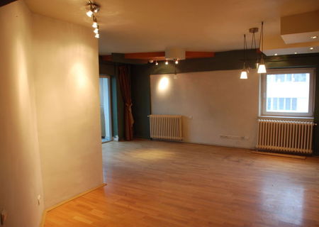 Apart. modern 3 camere 100 mp (modernizat din 4 camere), Iasi Pacurari Mimoza etaj 3/10 la bulevard Apart. modern 3 camere 100 mp (modernizat din 4 camere), Iasi Pacurari Mimoza etaj 3/10 la bulevard