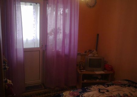 apartament 2 camere decomandate vind sau skimb cu casa in oras galati