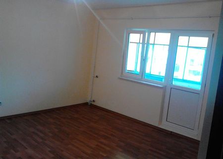 Apartament 3 camere 70mp zona Prundu