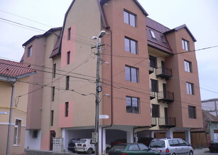 Apartament 3 camere de vanzare