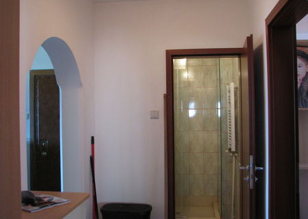Apartament 3 camere, Răcădău, 1400 RON