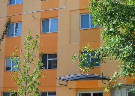 Apartament 3 camere, semidecomandat, in zona Pieti