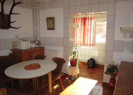 Apartament 3 camere, spatios si imbunatatit, zona buna Apartament 3 camere, spatios si imbunatatit, zona buna