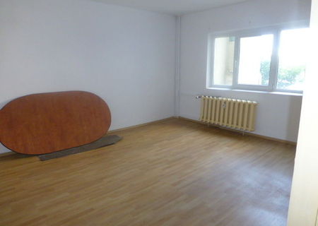 apartament 3camere de vanzare VITAN MALL stradal