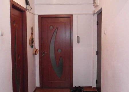 Apartament 4 camere, 90mp, dec, et intermediar, zona Racadau Apartament 4 camere, 90mp, dec, et intermediar, zona Racadau
