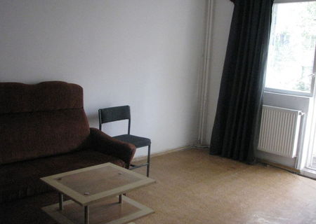 Apartament 4 camere, Calea Bucureşti, 250 euro