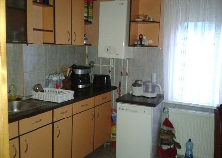 Apartament cu 3 camere, decomandat, 70mp Apartament cu 3 camere, decomandat, 70mp