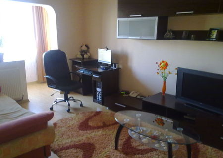 Apartament cu 4 camere decomandat