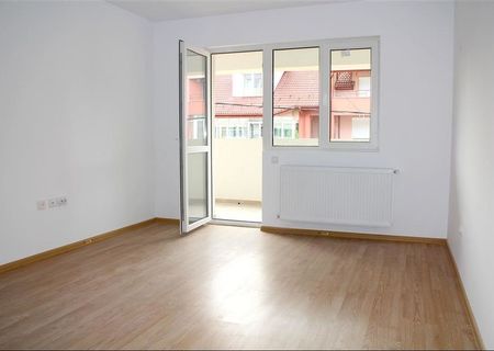 Apartament foarte mare, 2balcoane, 2 bai, metrou 15 min, Prima casa