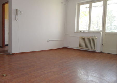 Apartament nemobilat et.1/4 Apartament nemobilat et.1/4