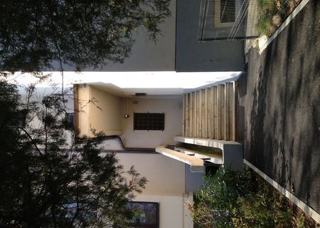 Apartament Vila cartier Pajura, zona linistita cu acces la metrou.
