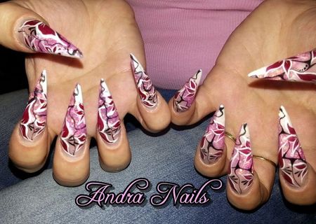 Aplic unghii false cu gel sau unghii false cu acryl Constanta Aplic unghii false cu gel sau unghii false cu acryl Constanta