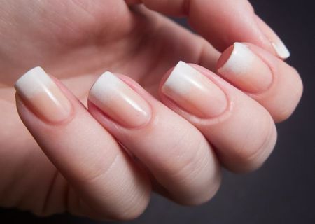 Aplic unghii false,gel pe unghia naturala sau manichiura semipermanenta