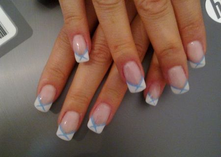 Aplicatii unghii  false cu gel + manichiura la domiciliu