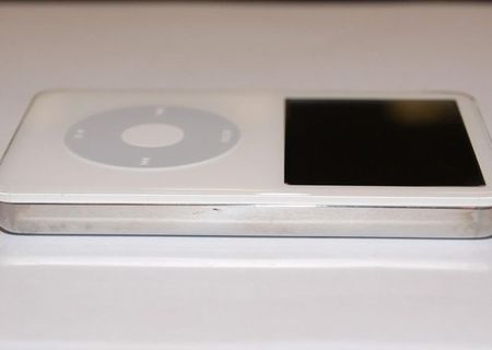 Apple iPod 5th Generation Gen White 30GB A1136 mp3