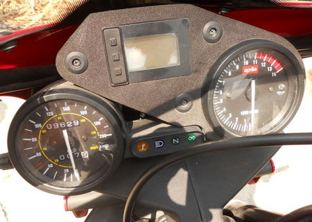aprilia tuono 125