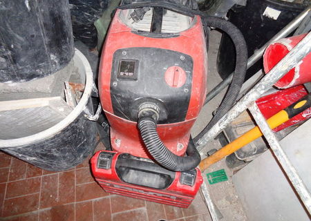 Aspirator pentru apa, praf Ultilizat / 15 h munca  Demulitor hilti 1000 AVR utilizat 10h munca