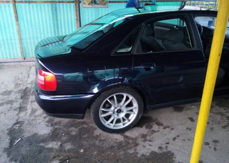 Audi A4 1998 motor1.6  vand sau schimb