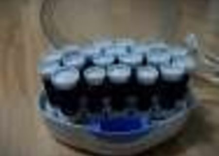 Bigudiuri de catifea umplute cu ceara pentru coafuri rezistente. Bigudiuri de catifea umplute cu ceara pentru coafuri rezistente.