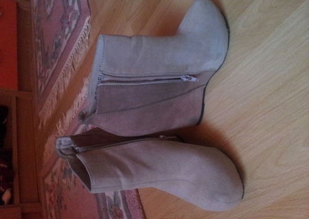 Botine cu platforma doua nuante  de  maro marimea  38