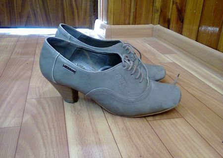 Botine gri marimea 39