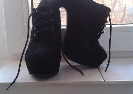 Botine , marimea 37