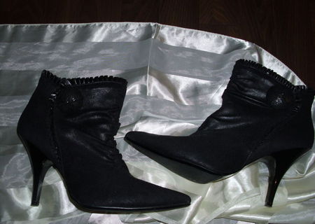 Botine negre 38