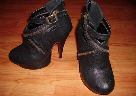 Botine negre Botine negre