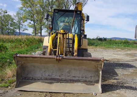 Buldoexcavator MF750