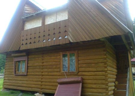 cabana din lemn semirotund