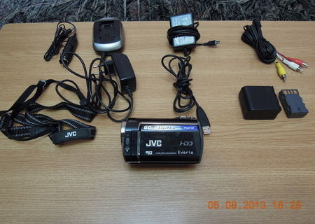 Camera video JVC cu hard de 60 GB Camera video JVC cu hard de 60 GB