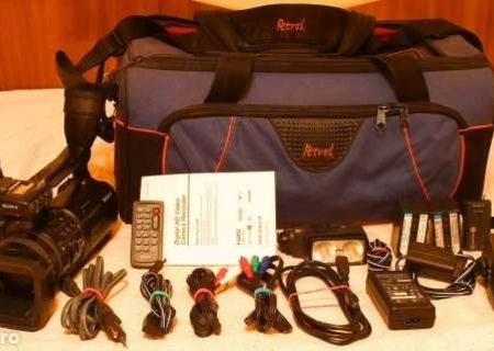 Camera video profesionala Sony HVR-V1P full accesorizata + geanta Camera video profesionala Sony HVR-V1P full accesorizata + geanta