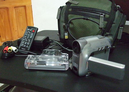 Camera video Sony DCR-HC32E PAL (HANDYCAM) cu telecomanda