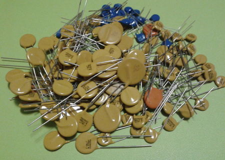 Capacitors - condensatori ceramici diferite modele Capacitors - condensatori ceramici diferite modele