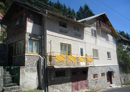 Casa 4 camere, Sinaia, zona Furnica