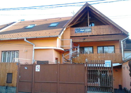 Casa cu spatiu comercial de vanzare la Odorheiu Secuiesc Casa cu spatiu comercial de vanzare la Odorheiu Secuiesc