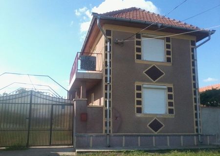 casa de vanzare 1200m patrati